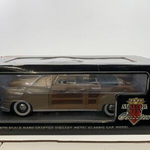 Motor City Classics 1948 Ford Woody Wagon 1/18 Scale Diecast Model town Country